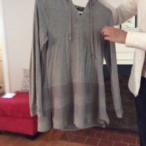 Cable & Gauge lightweight sweatshirt w/mesh panels